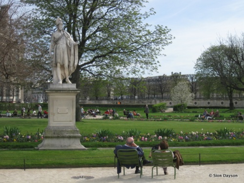Taking it all in at the Tuileries. 